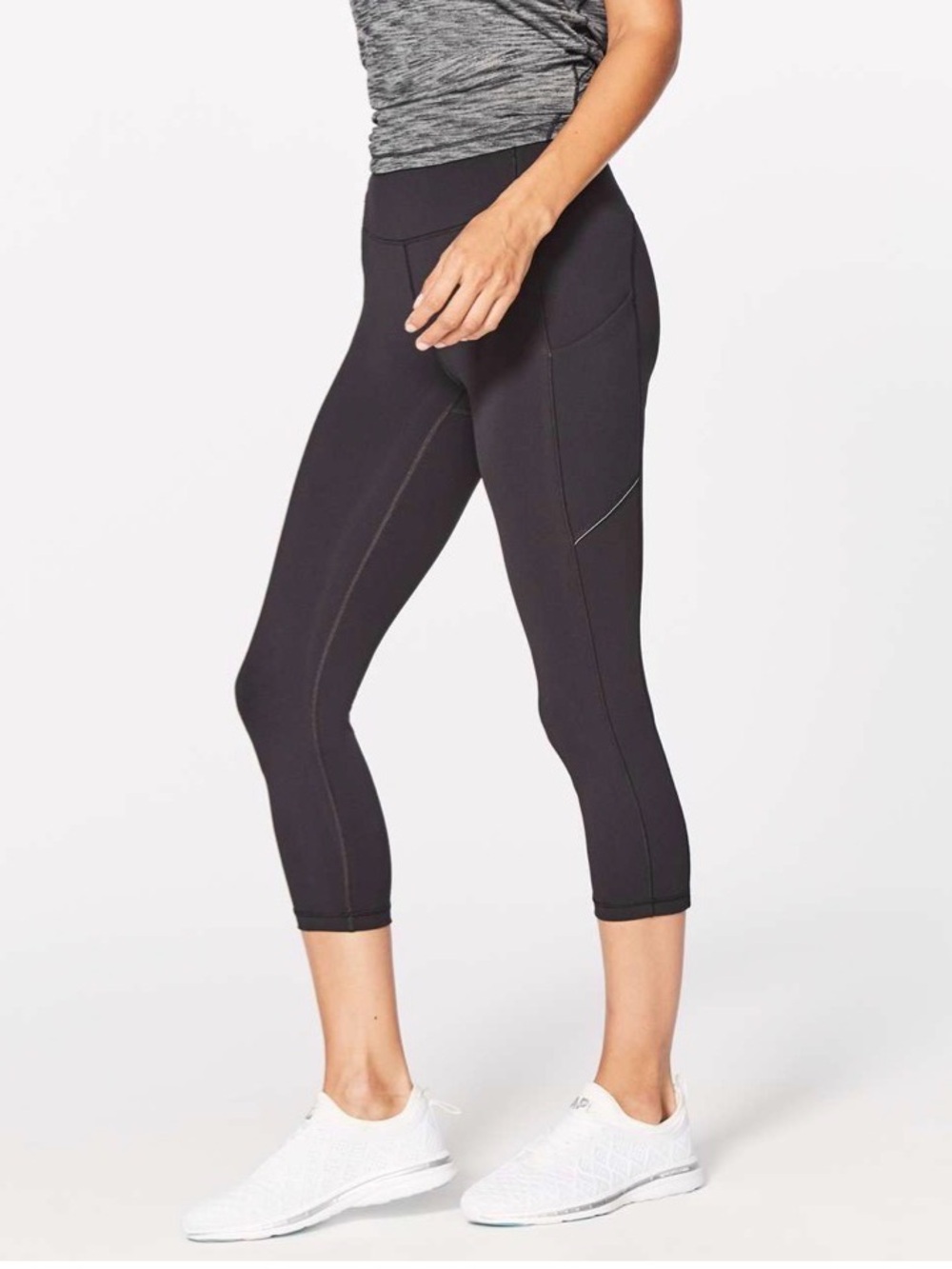 Lululemon Speed Up Crop (21") Black size 8